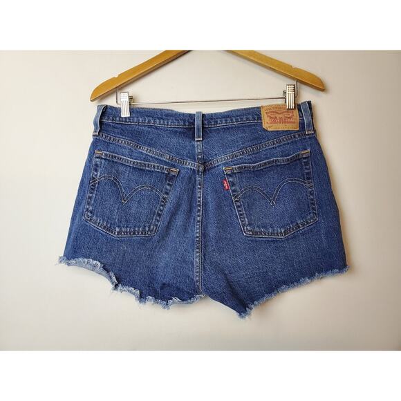 Levi's 501 Women 32 Denim Shorts Distressed Cut-offs 4 Medium Wash Frayed Jean - Picture 4 of 11